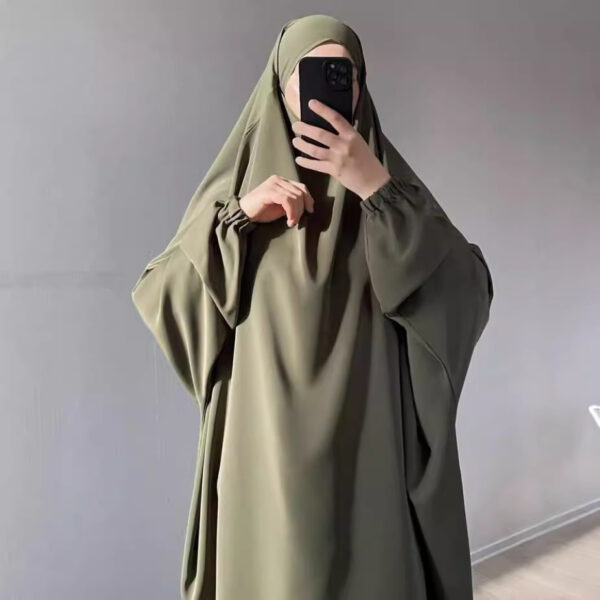 Jilbab avec capuche et jupe longue