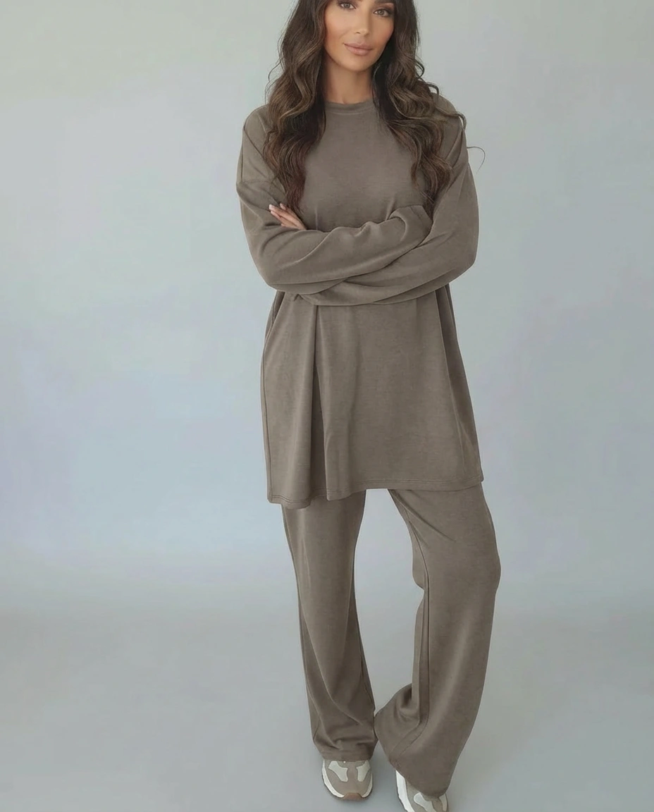 Ensemble mastour taupe composé d'un haut ample et d'un pantalon fluide