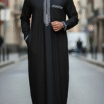 Qamis homme avec broderie et capuche - Noir, S