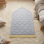 Tapis de prière doux en flanelle – design élégant avec franges dorées