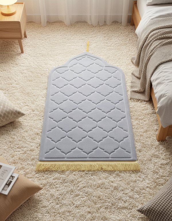 Tapis de prière doux en flanelle – design élégant avec franges dorées