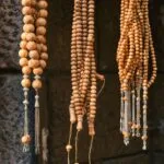 Chapelets de prière islamiques en bois suspendus